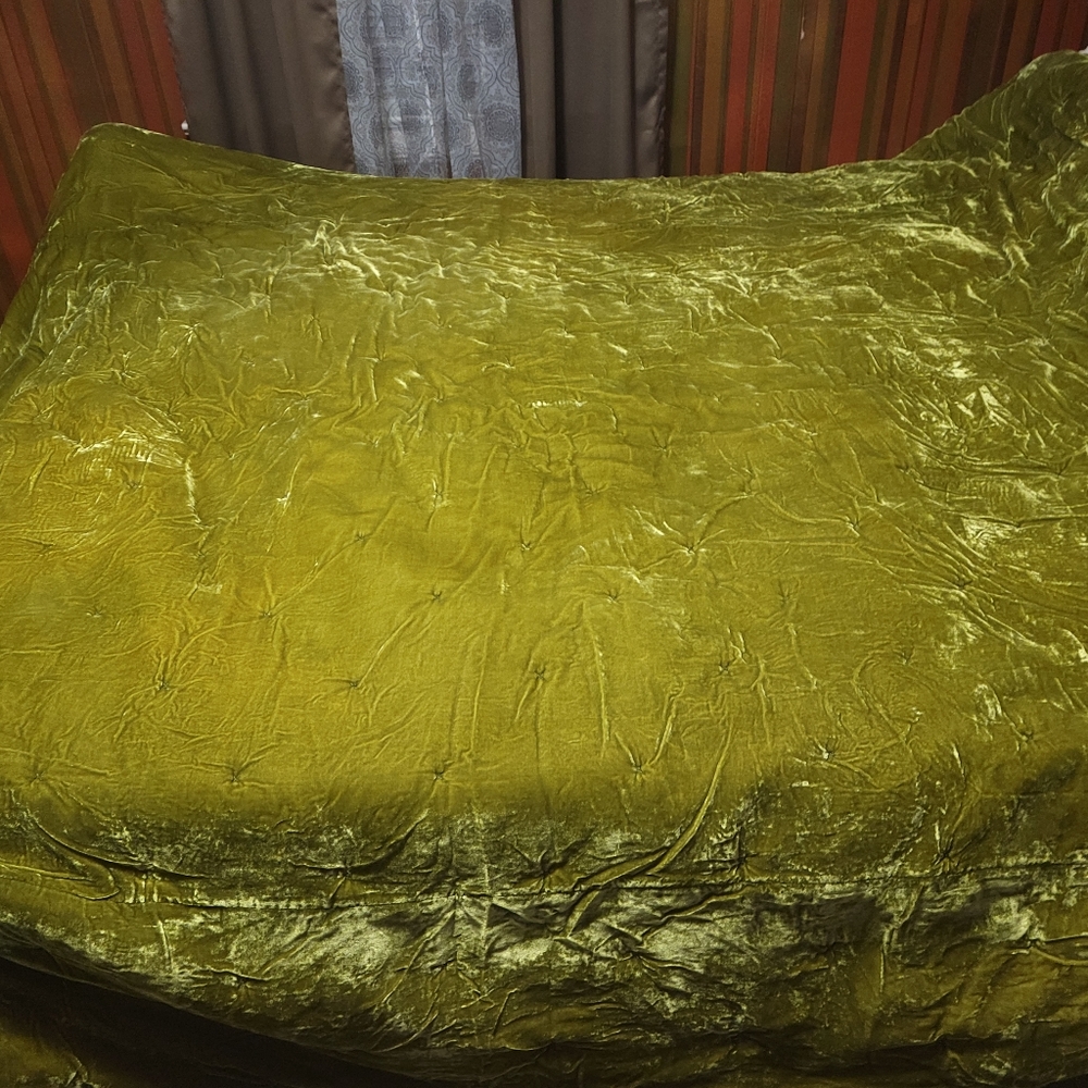 Opalhouse Velvet Tufted Stitch Quilt | Moss-Queen